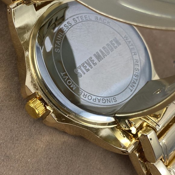 Steve Madden Womens Wrist Watch Gold Tone Crystals - Picture 5 of 5